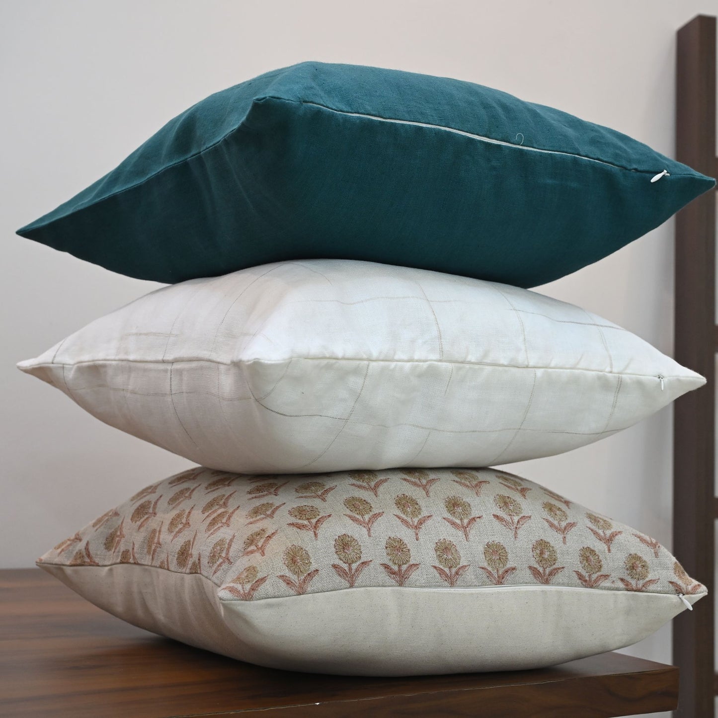 Handcrafted Linen Block Print Pillow Coverhceqoiascoisan